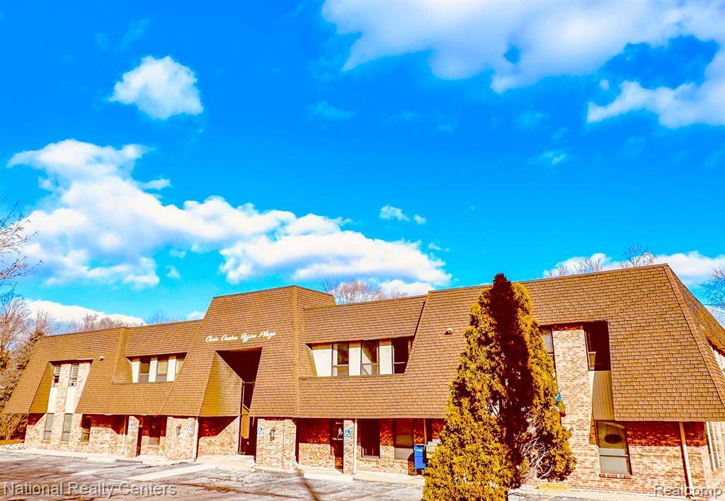 Farmington Hills, MI 48336,25882 ORCHARD LAKE Road 202