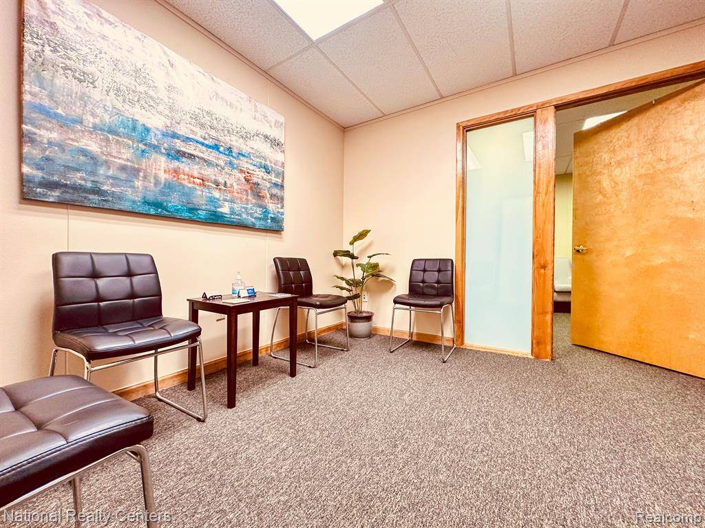 Farmington Hills, MI 48336,25882 ORCHARD LAKE Road 202