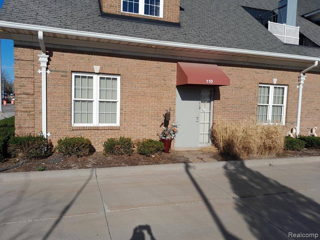 Grosse Pointe Park, MI 48230,14950 E JEFFERSON Avenue