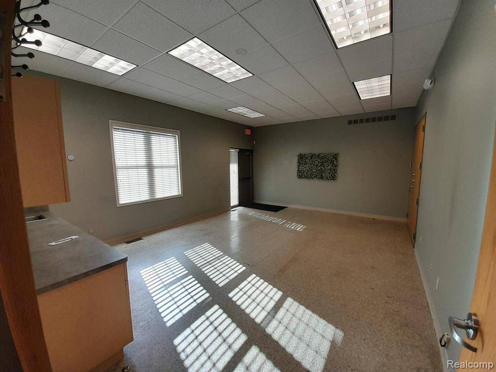 Grosse Pointe Park, MI 48230,14950 E JEFFERSON Avenue
