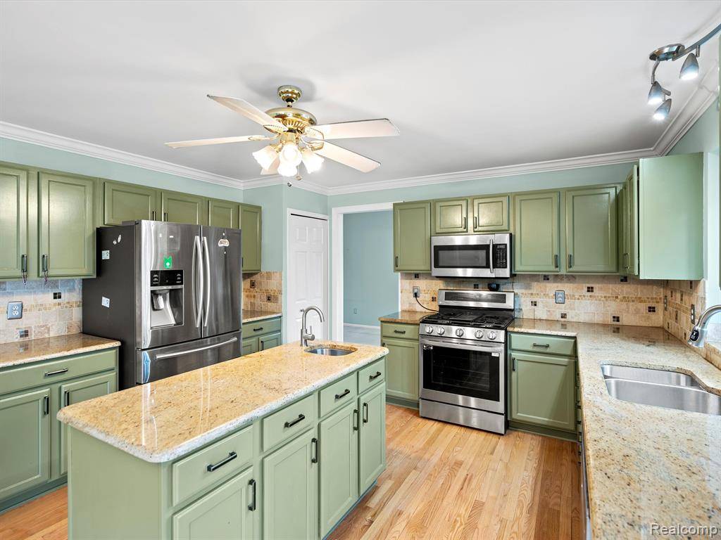 West Bloomfield Twp, MI 48324,7359 WATER OAKS