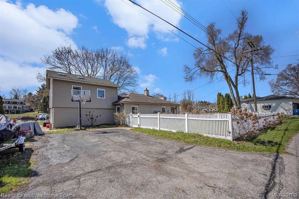 White Lake Twp, MI 48386,10401 DEGRAND Street