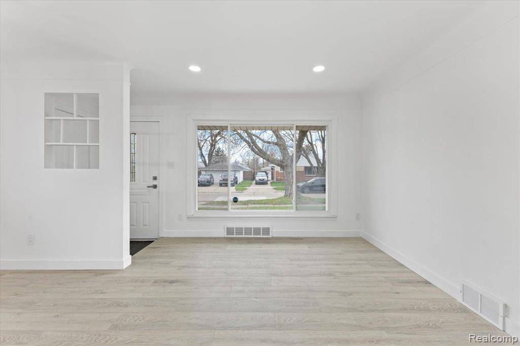 Roseville, MI 48066,26050 JANET