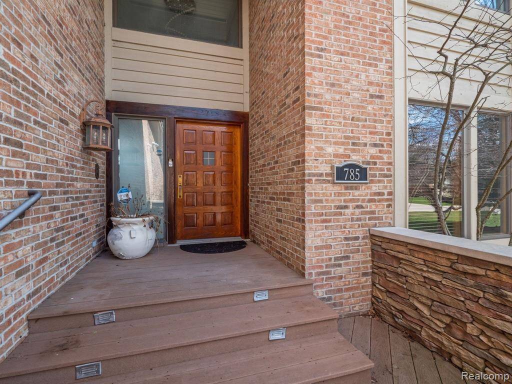 Rochester Hills, MI 48307,785 RIVER BEND Drive