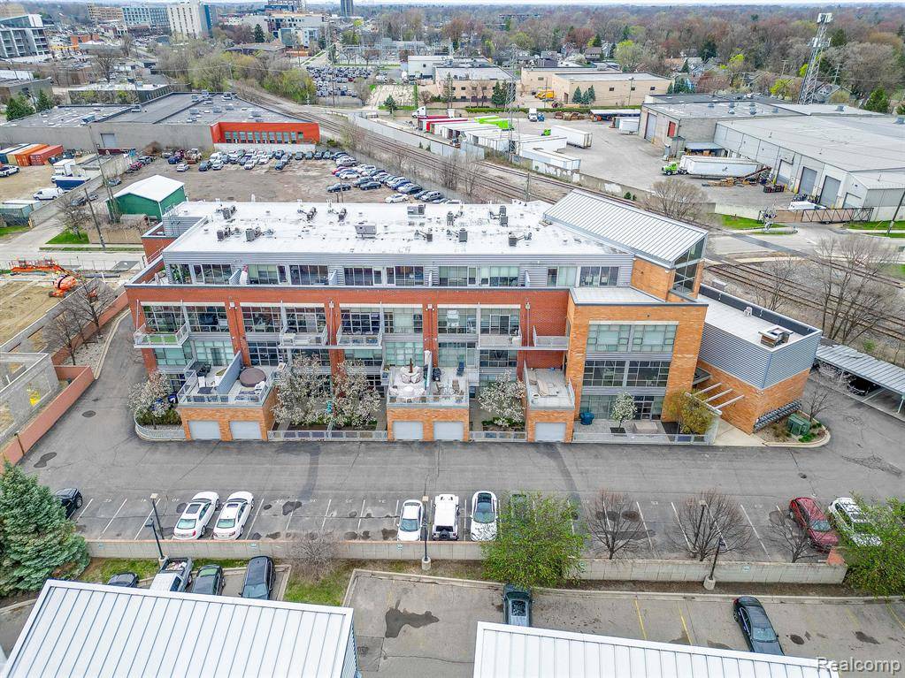 Royal Oak, MI 48067,322 E HARRISON Avenue 18