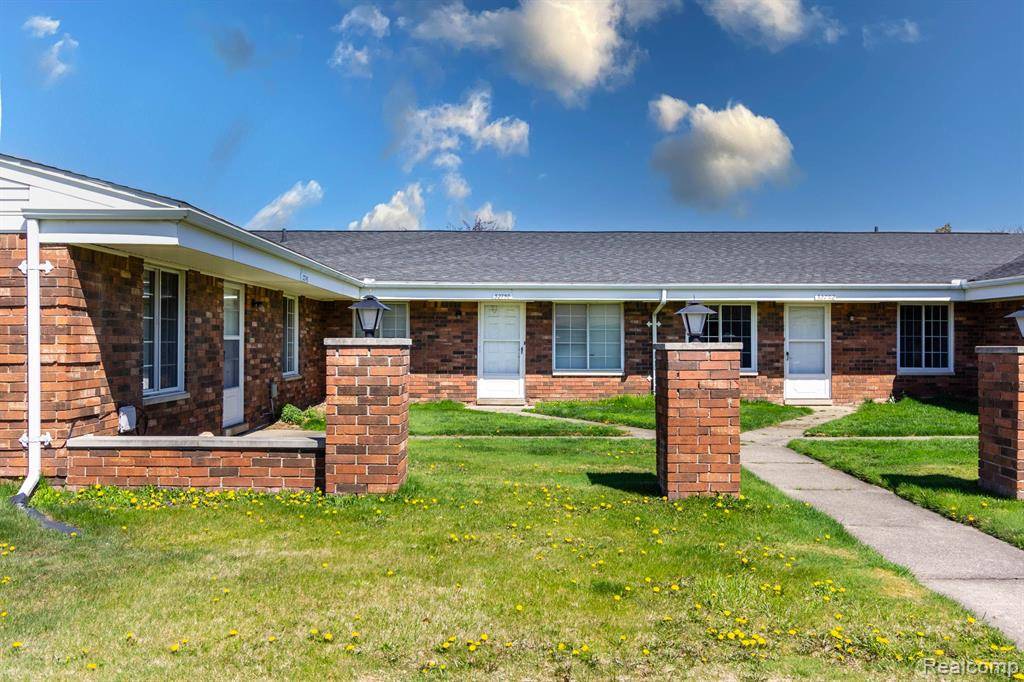 Warren, MI 48093,32750 MEADOWBROOK Lane