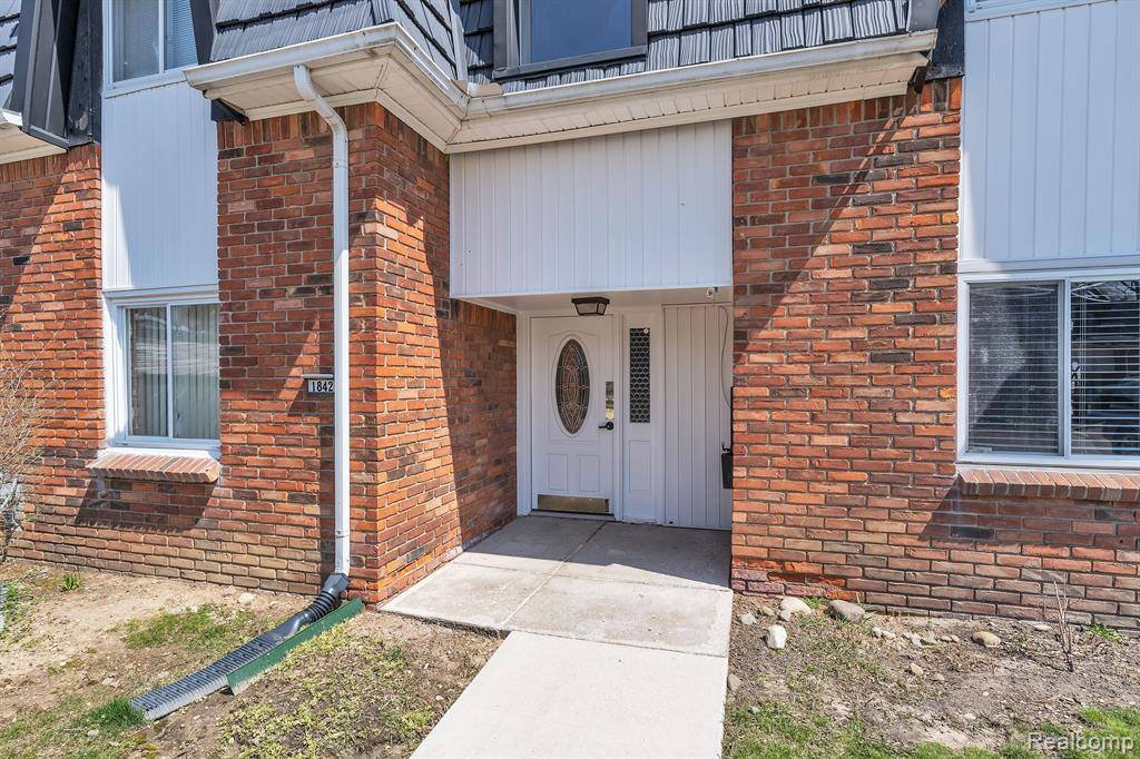 Waterford Twp, MI 48328,1842 COLONIAL VILLAGE Way 2