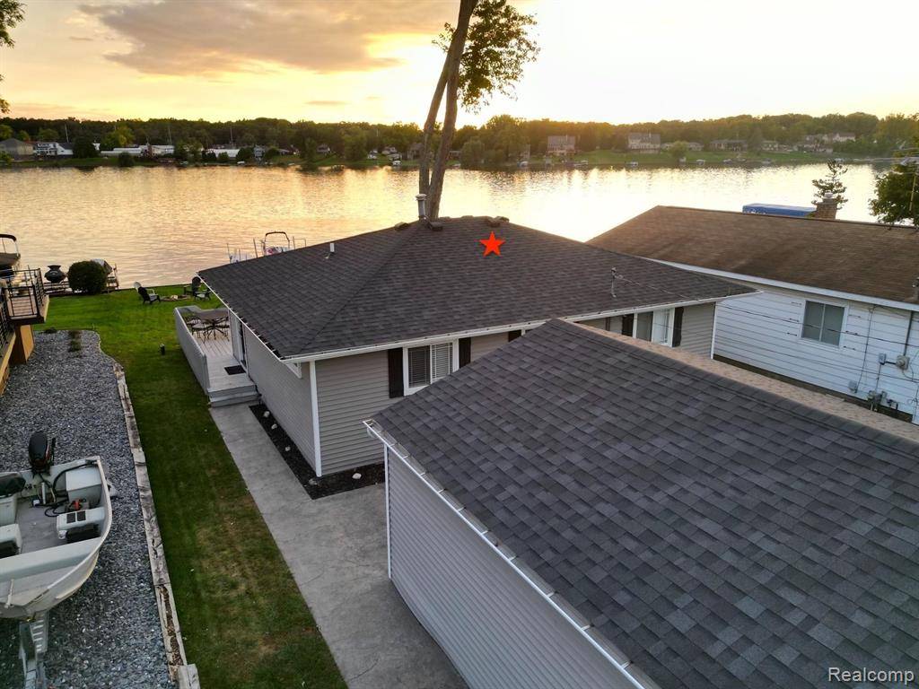 Brighton Twp, MI 48114,8318 WOODLAND SHORE DRIVE Drive