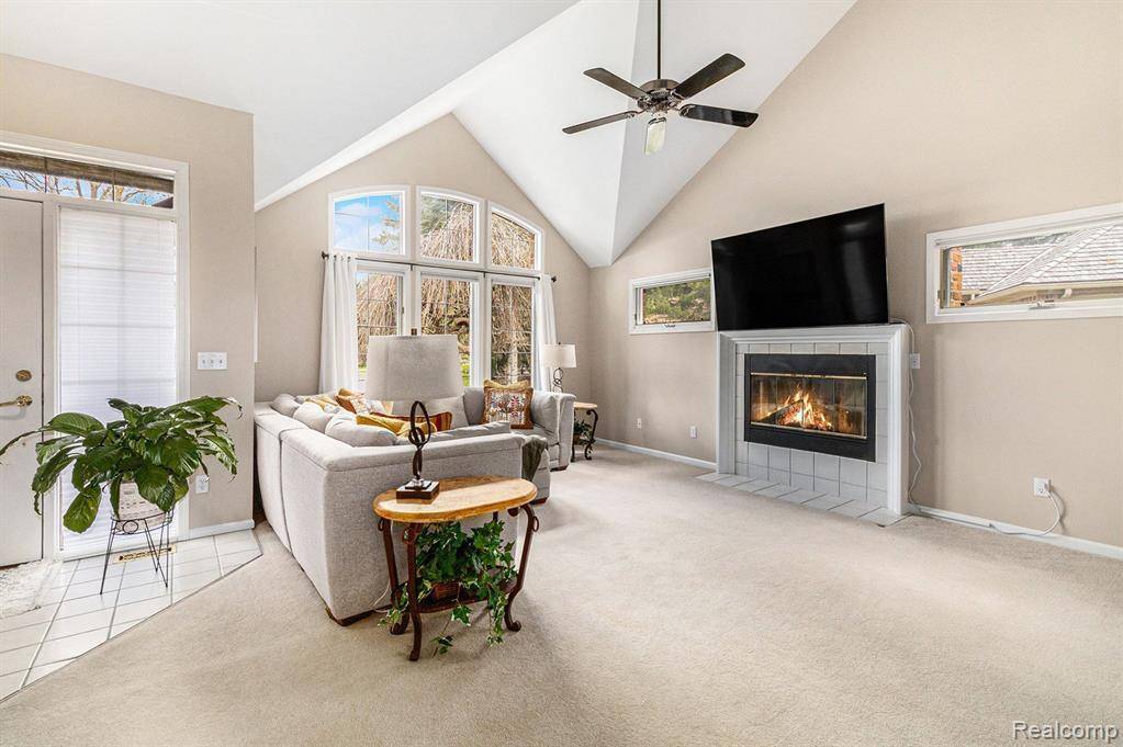 Fenton Twp, MI 48430,5103 Coachlight Drive