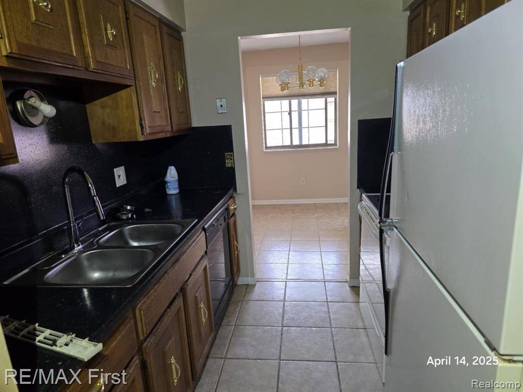 St. Clair Shores, MI 48080,19813 RIDGEMONT Street 47