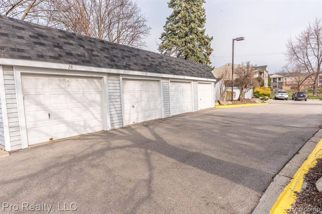 Waterford Twp, MI 48328,3559 PORT COVE Drive 25