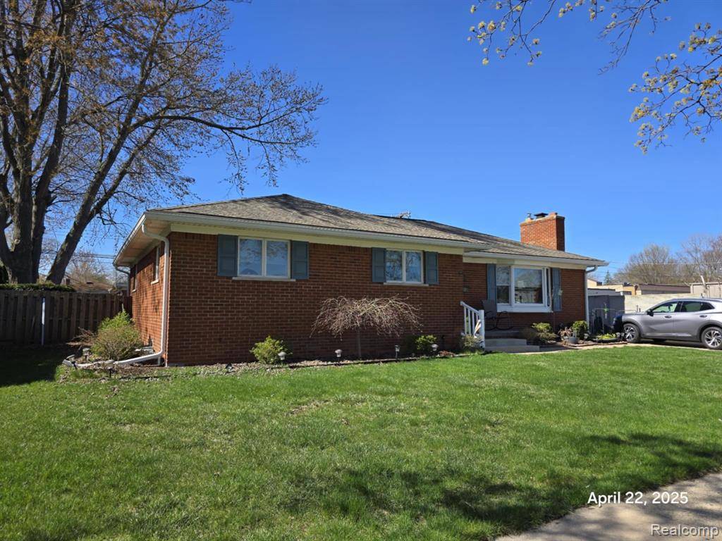 St. Clair Shores, MI 48080,22320 RED MAPLE Lane