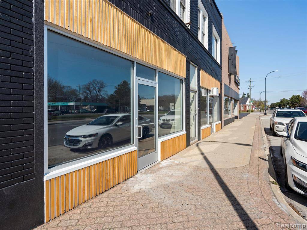 Ferndale, MI 48220,23525 WOODWARD Avenue