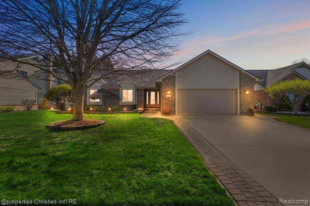 Westland, MI 48185,7716 MAPLE Drive