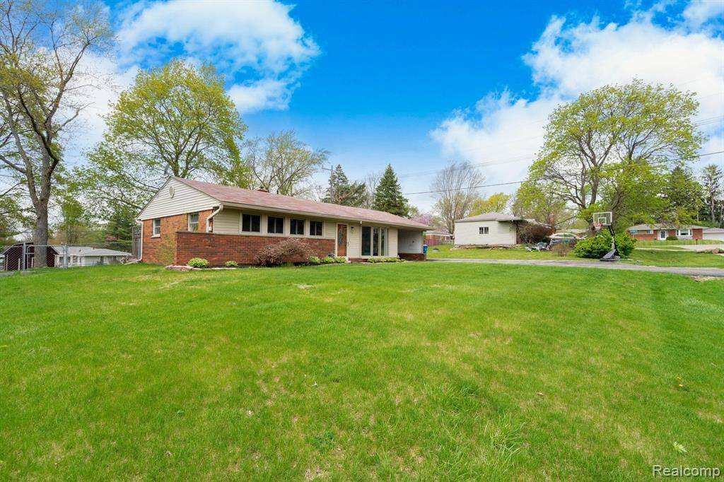 Waterford Twp, MI 48328,779 JOYCEIL Drive