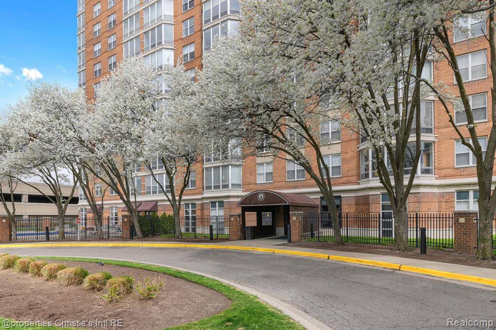 Detroit, MI 48207,250 E HARBORTOWN Drive 1107