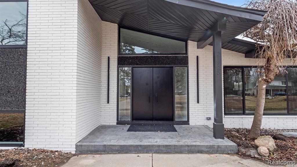 Beverly Hills Vlg, MI 48025,21725 NORMANDALE Street
