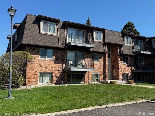 St. Clair Shores, MI 48080,103 RIVIERA Drive