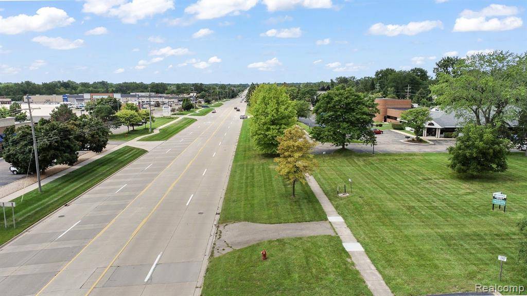Farmington Hills, MI 48335,33466 W 8 MILE Road