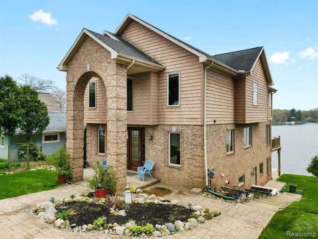 Springfield Twp, MI 48350,11589 EMBER