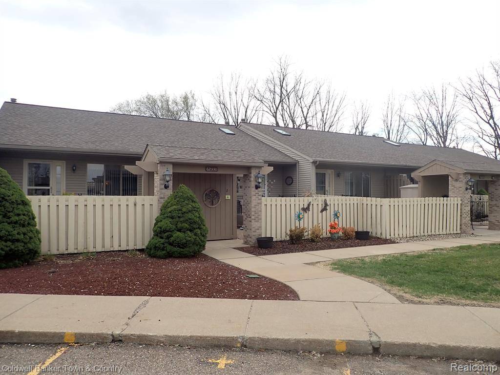 South Lyon, MI 48178,62330 Arlington Circle #3 106 3