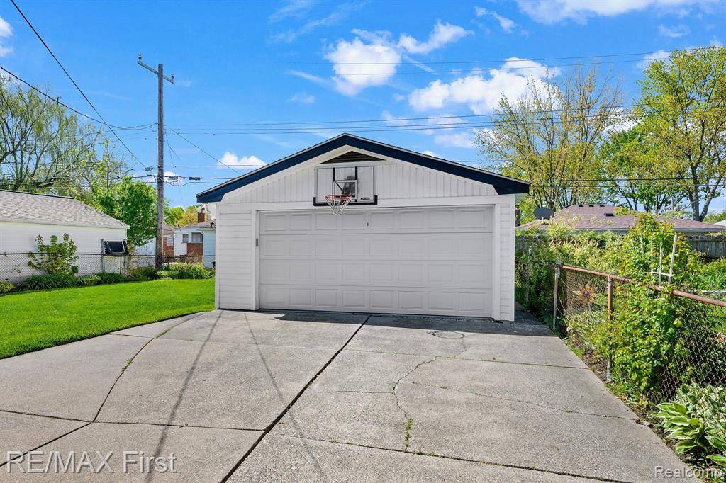 St. Clair Shores, MI 48080,19716 GAUKLER Street