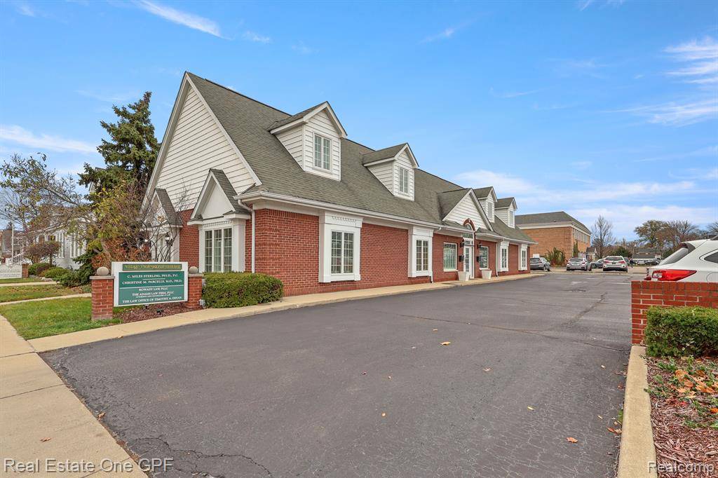 Grosse Pointe, MI 48230,702 NOTRE DAME Street
