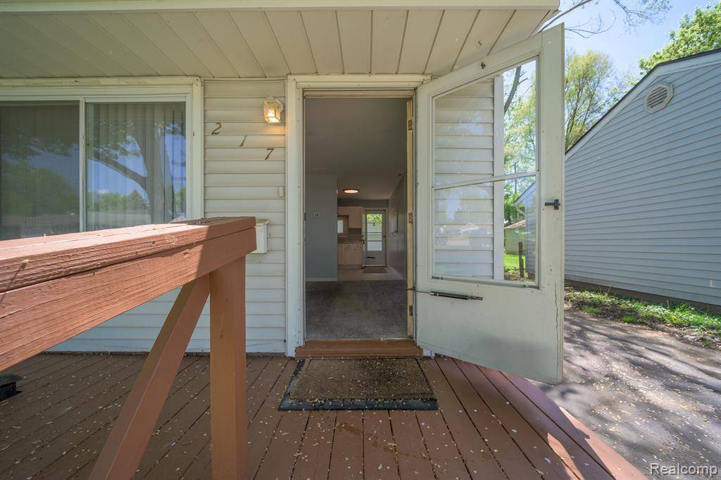 Pontiac, MI 48340,217 W YALE Avenue
