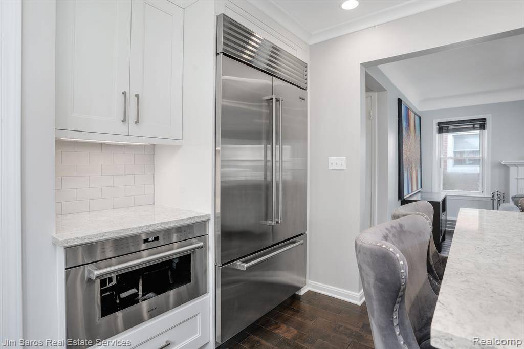 Grosse Pointe Woods, MI 48236,2049 ANITA Avenue