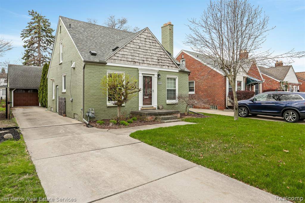 Grosse Pointe Woods, MI 48236,2049 ANITA Avenue