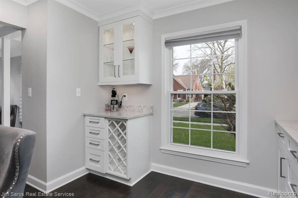 Grosse Pointe Woods, MI 48236,2049 ANITA Avenue