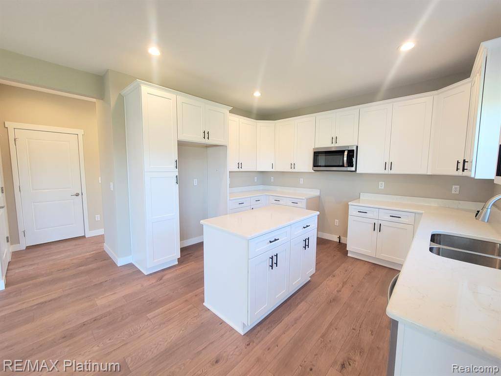 Fenton Twp, MI 48451,13126 WESTWINDS Drive
