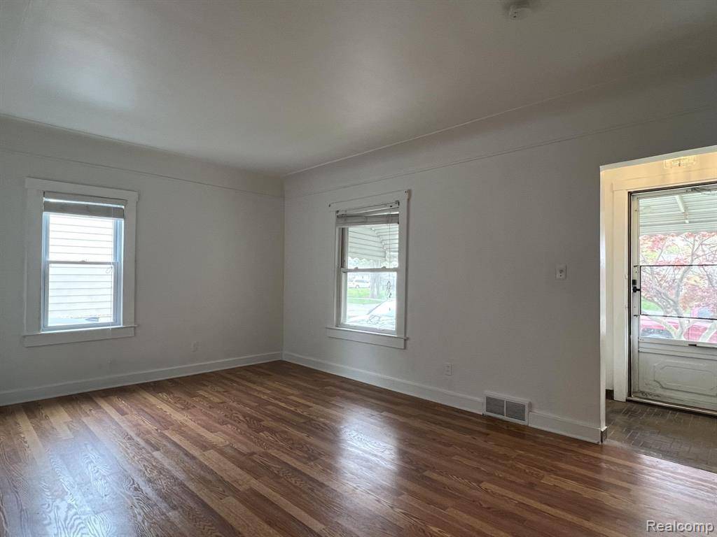 Madison Heights, MI 48071,26741 DARTMOUTH Street