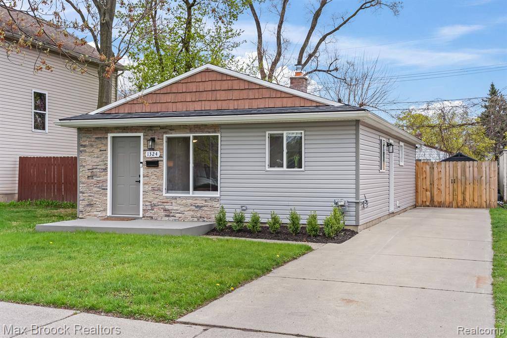 Hazel Park, MI 48030,1324 E GEORGE Avenue