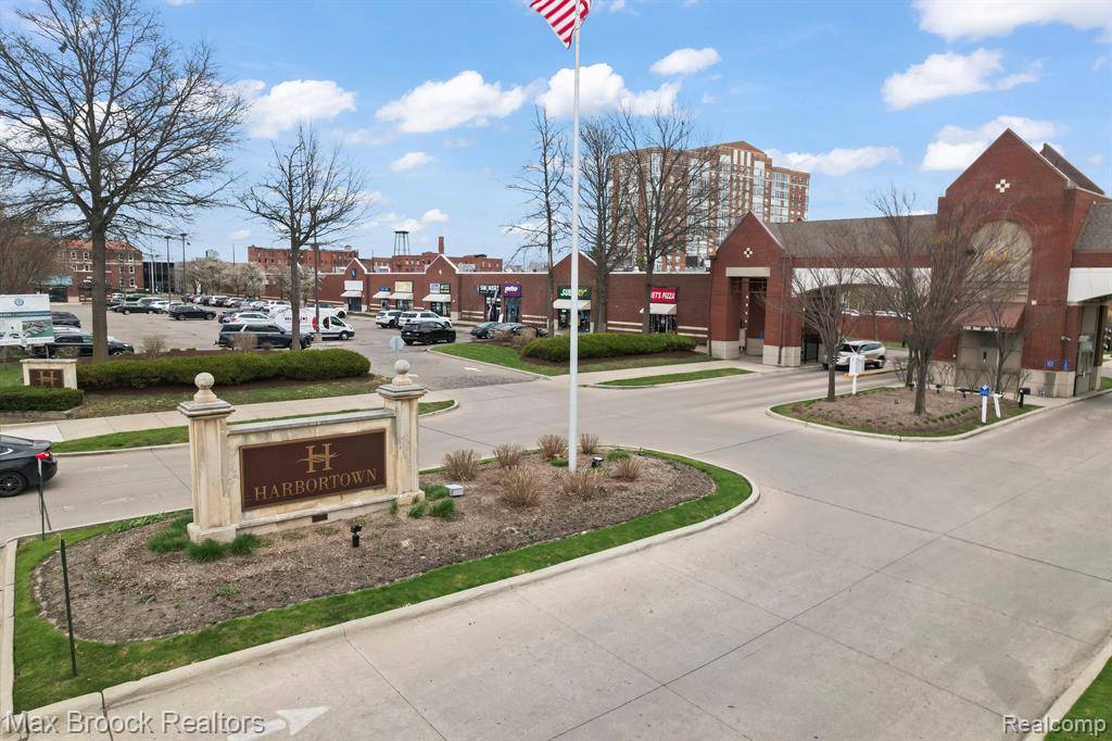 Detroit, MI 48207,250 E HARBORTOWN Drive 1003
