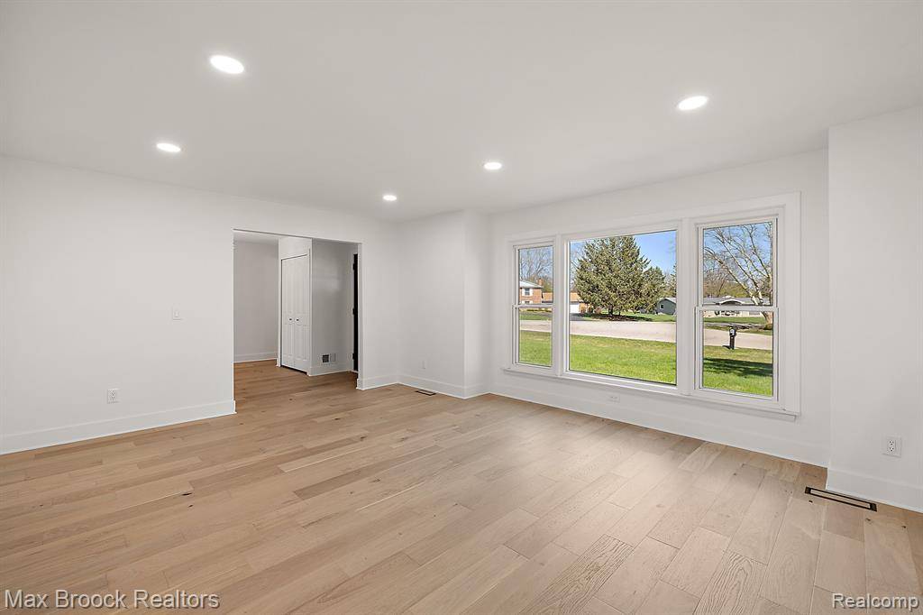 West Bloomfield Twp, MI 48322,6212 BUXTON Drive