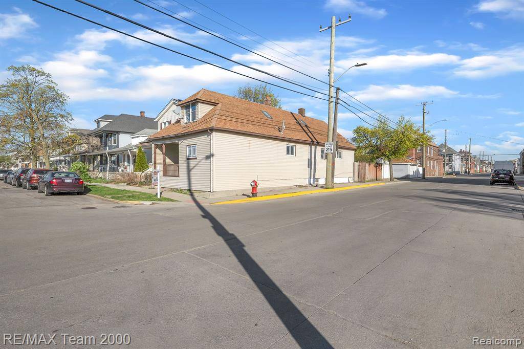 Hamtramck, MI 48212,2435 HOLMES Street