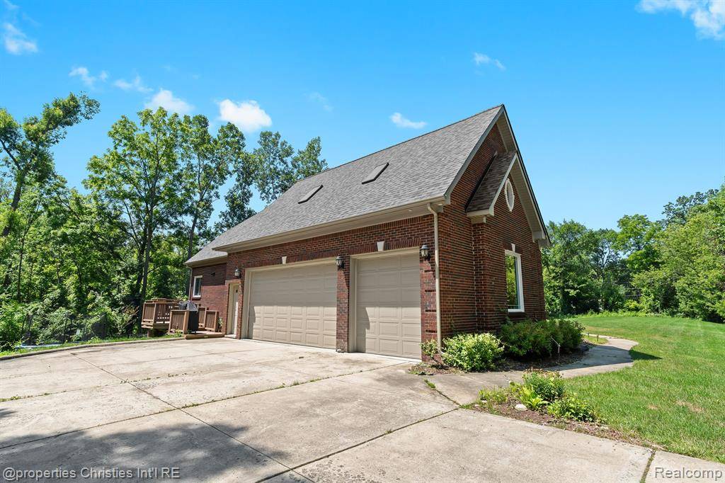 Farmington Hills, MI 48335,21232 HETKE Drive
