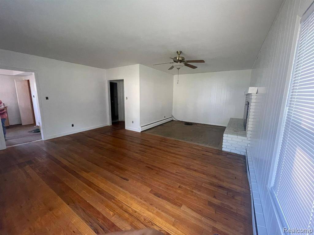 Troy, MI 48083,886 COLEBROOK Drive