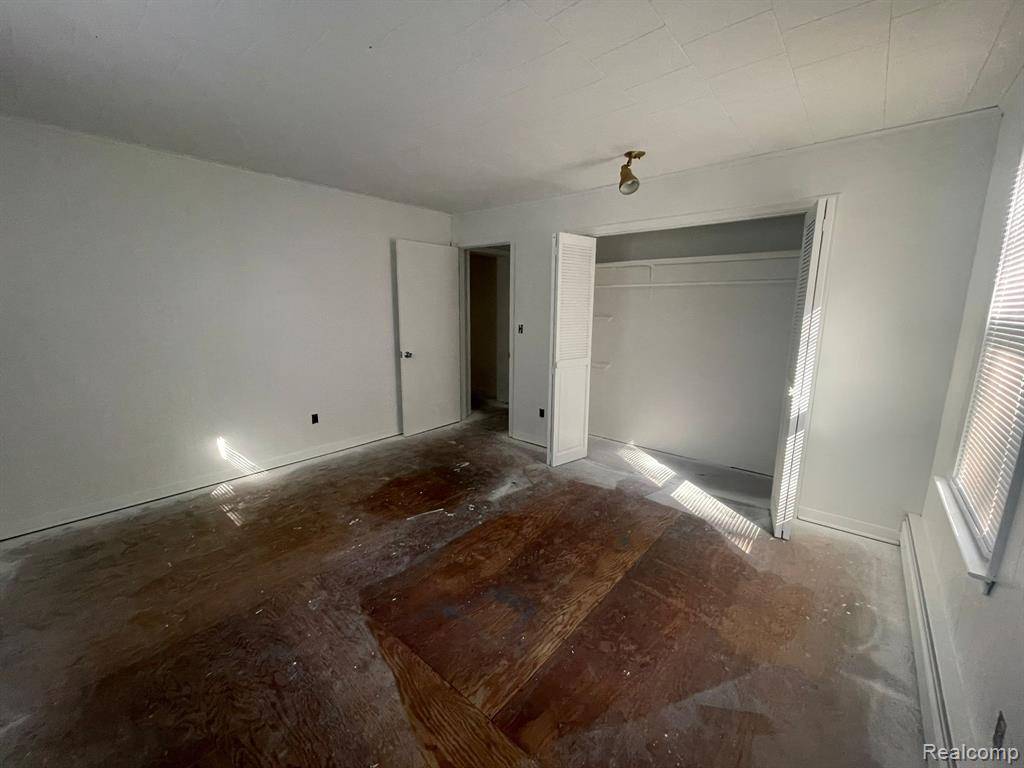 Troy, MI 48083,886 COLEBROOK Drive