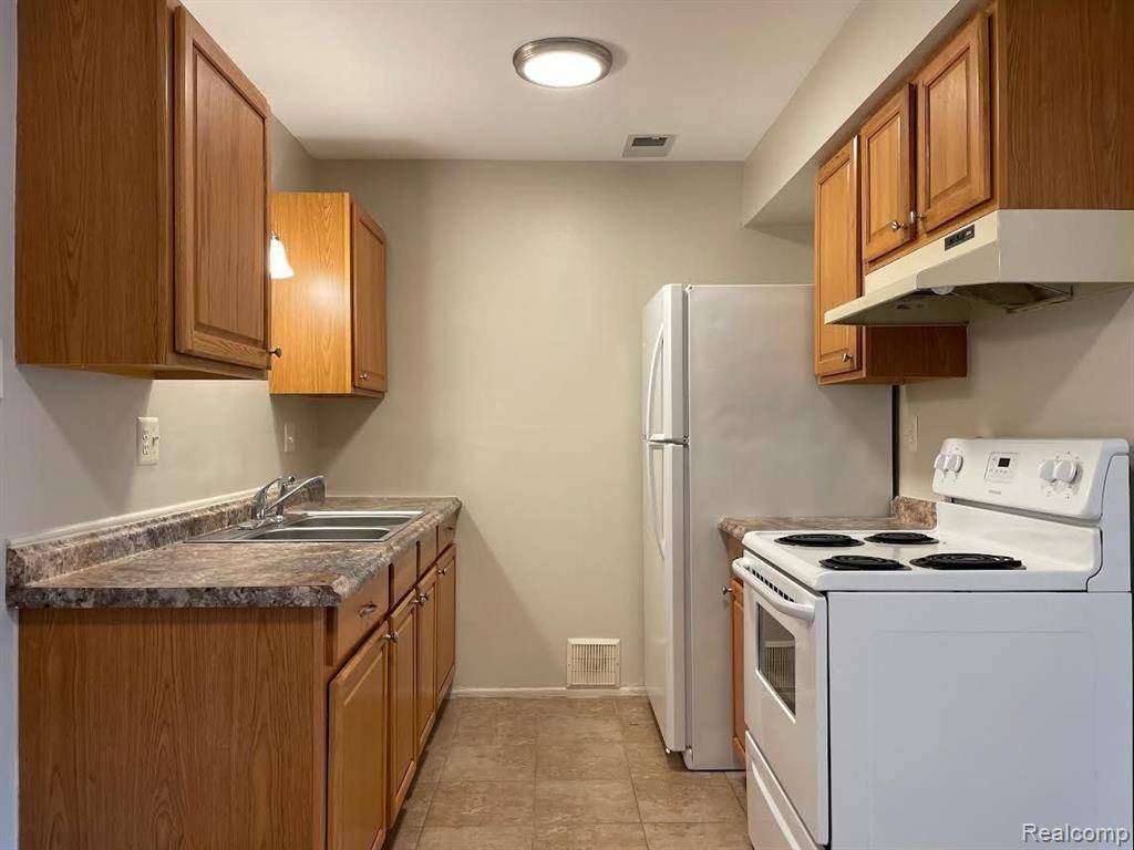 Milford Twp, MI 48381,865 E SUMMIT Street 15