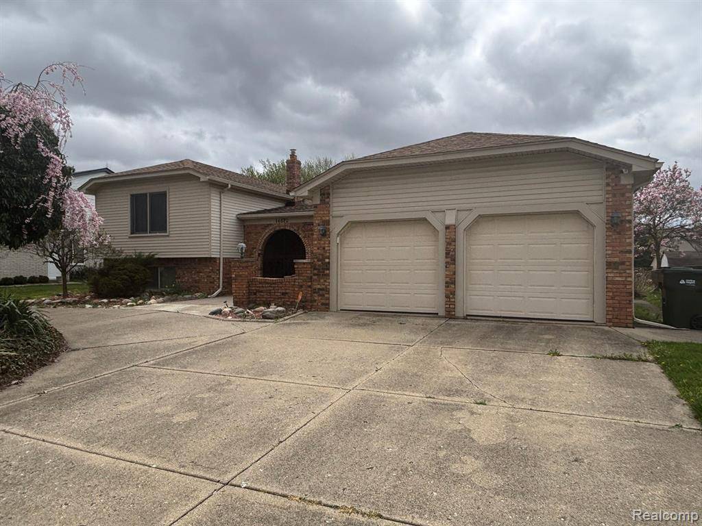 Sterling Heights, MI 48313,14572 FOUR LAKES Drive