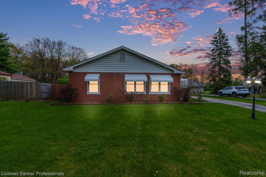 Waterford Twp, MI 48327,1401 S WILLIAMS LAKE Road