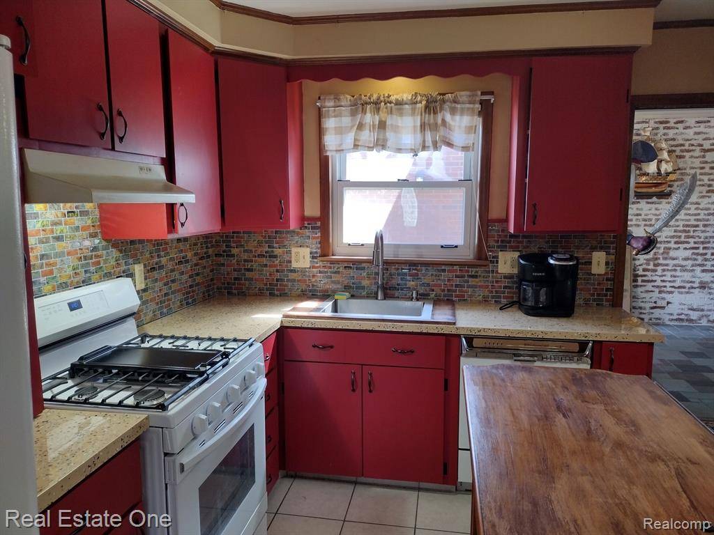 Trenton, MI 48183,1981 WESTFIELD Road