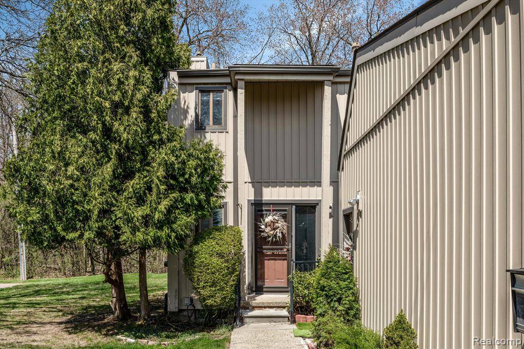 Southfield, MI 48034,25118 WOODVALE Drive N