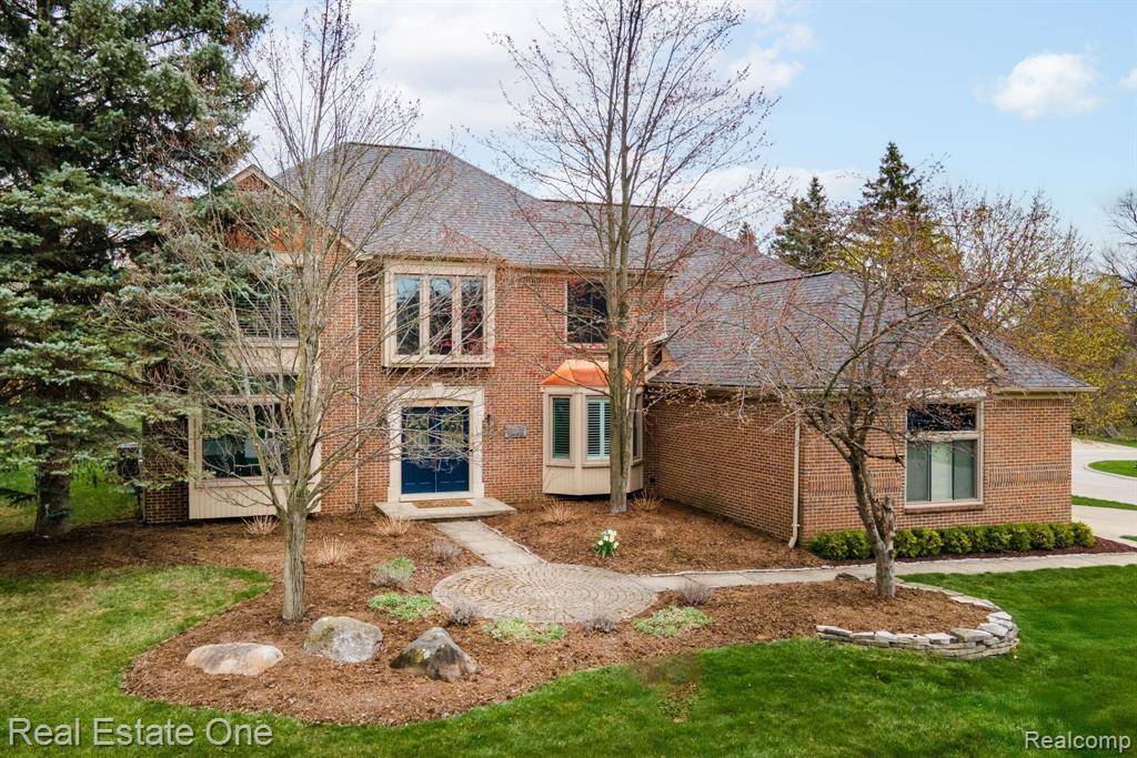 Rochester Hills, MI 48306,1686 OLD HOMESTEAD Drive
