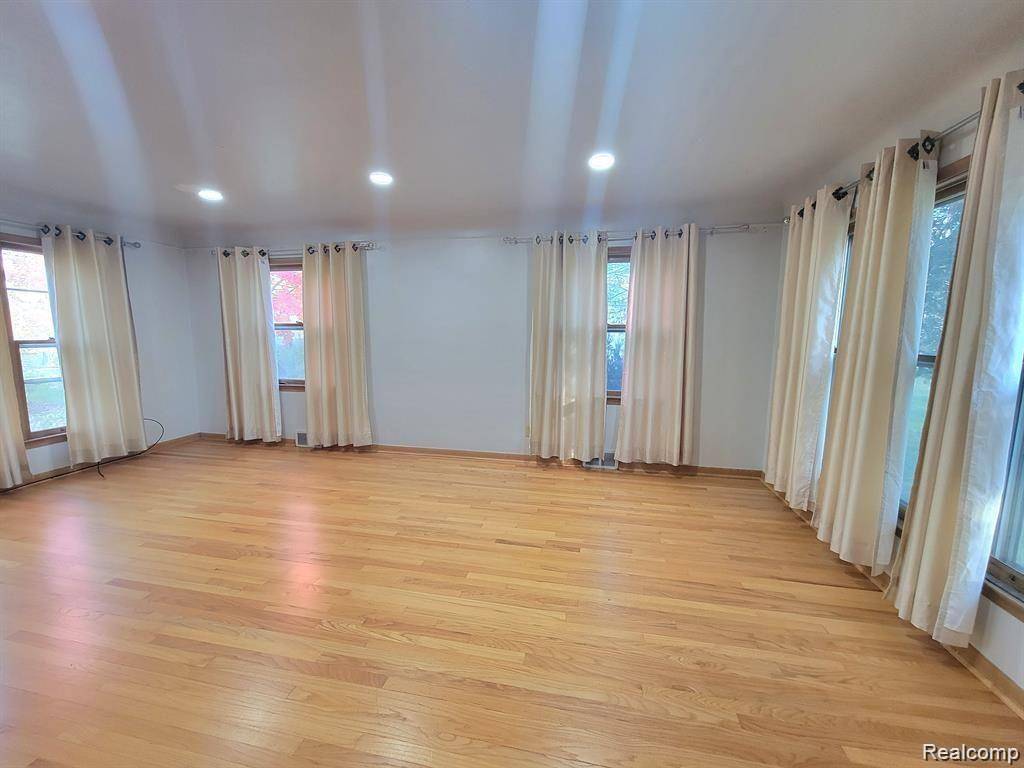 Warren, MI 48092,2415 OTTER Street