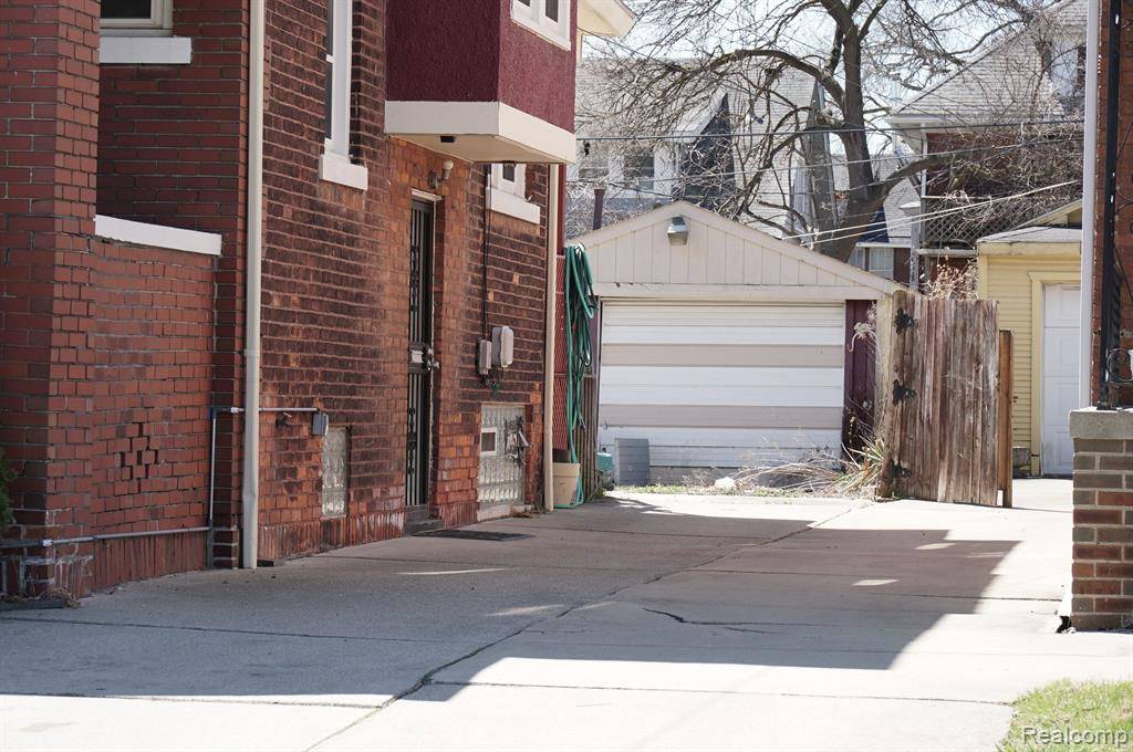 Detroit, MI 48206,7423 KIPLING Street