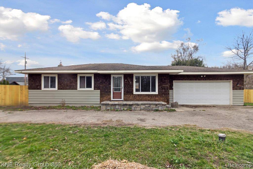 Commerce Twp, MI 48382,9526 GARDEN