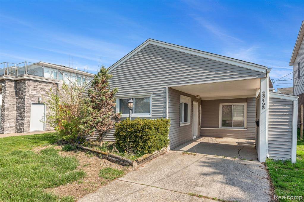 St. Clair Shores, MI 48080,22493 E 10 MILE Road